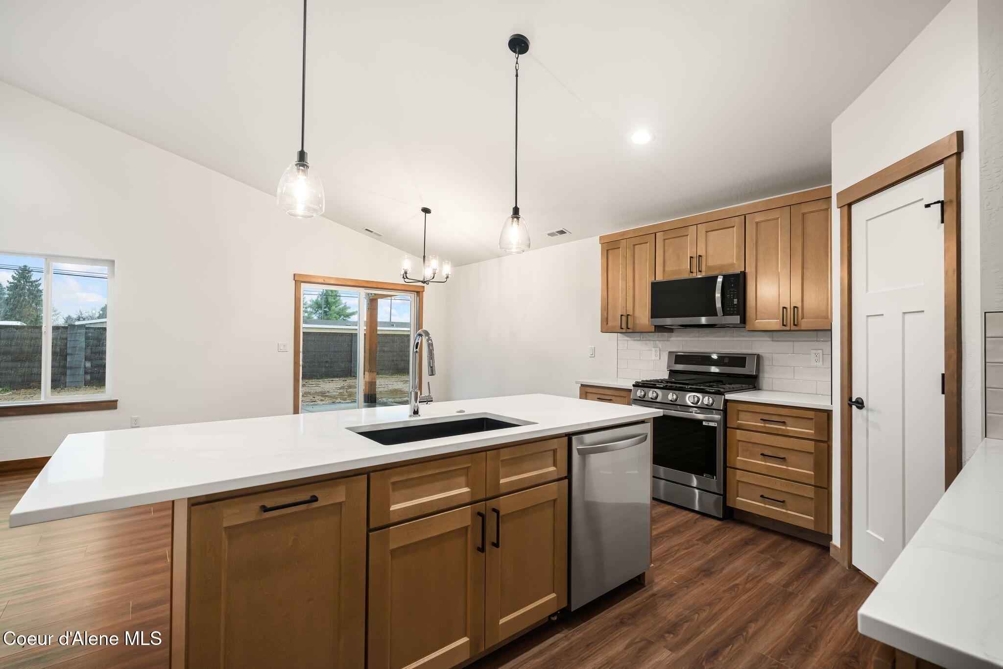 2224 Maverick Court Sandpoint, ID 83864 - Photo 12 of 33 12_A7407978