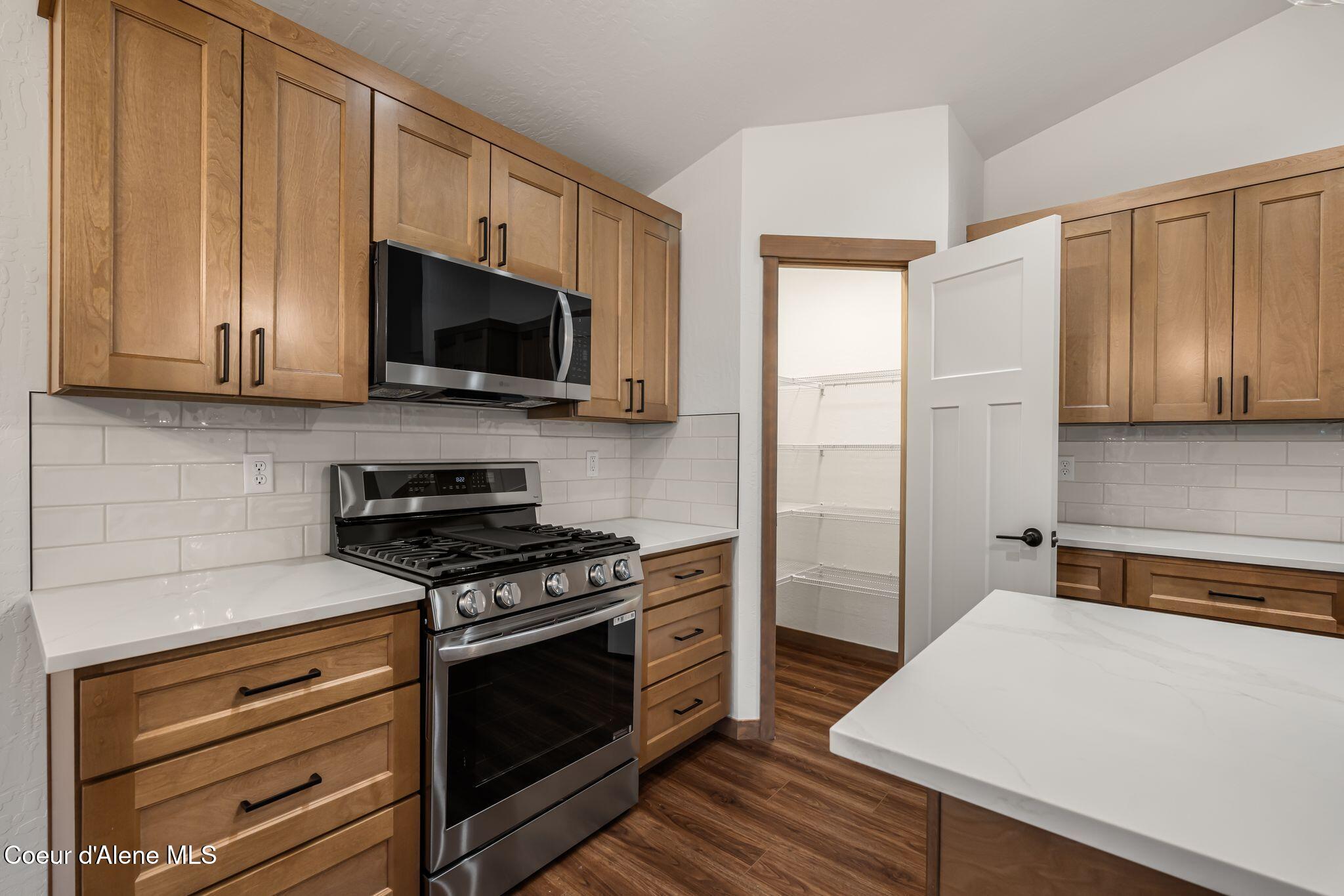 2224 Maverick Court Sandpoint, ID 83864 - Photo 9 of 33 9_A7407988