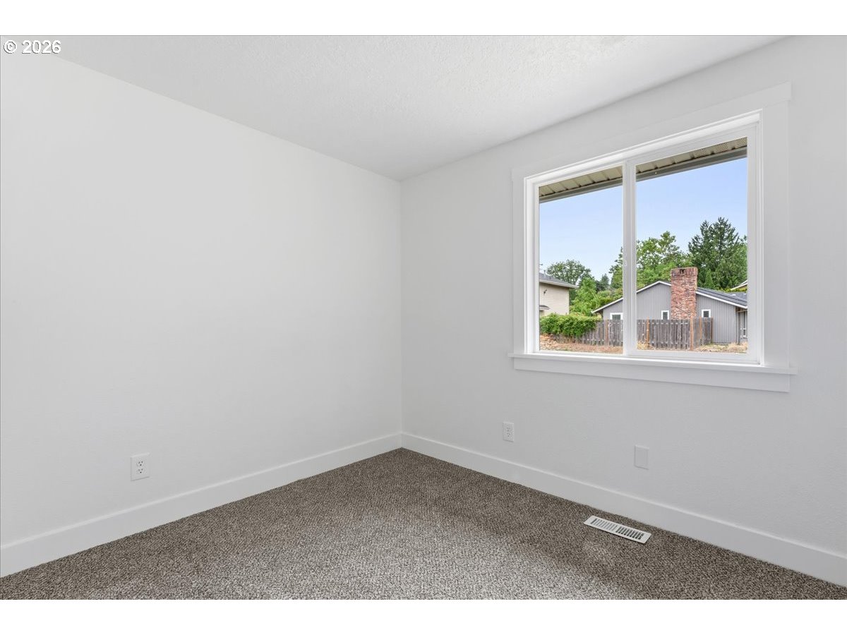 8970 Southwest Reiling Street Portland, OR 97224 - Photo 13 of 30