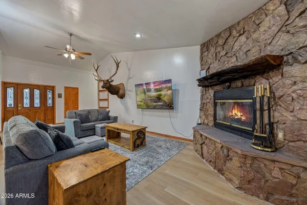 $530,000 | 2202 Forest Park Drive, Overgaard, AZ 85933