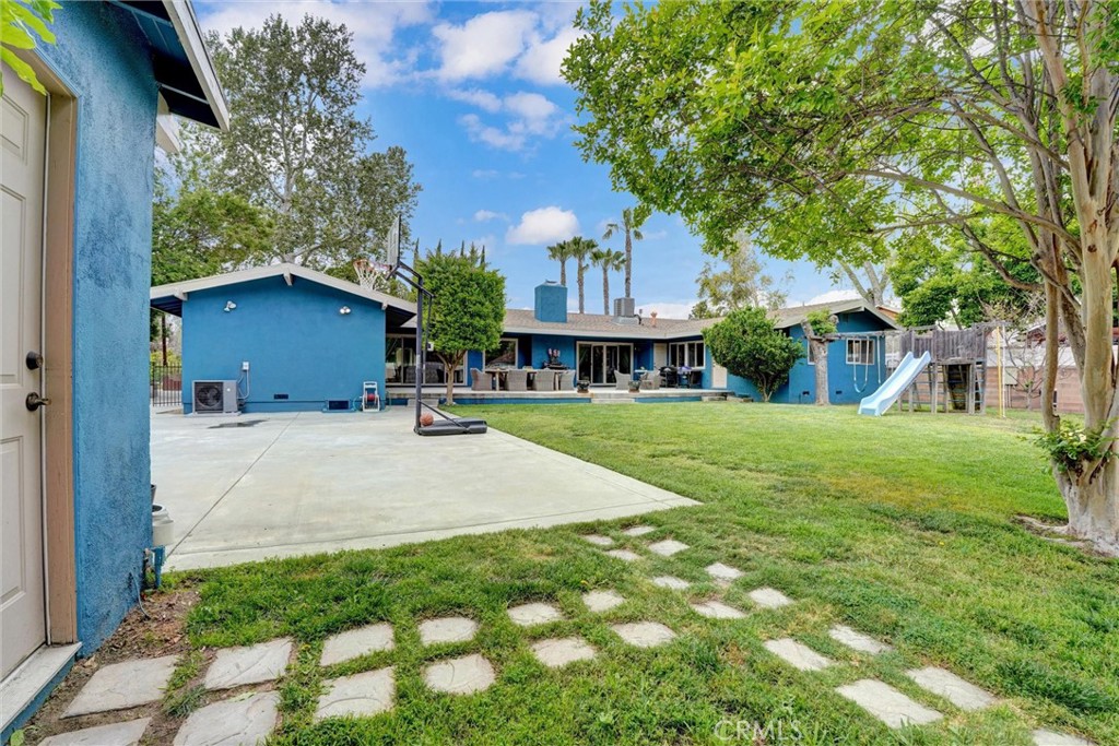 14955 Haynes Street Van Nuys, CA 91411 - Photo 29 of 35 a front view of a house with garden