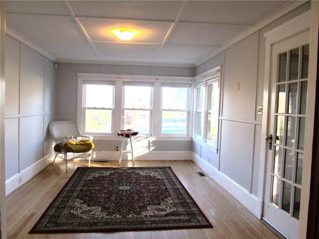 8 Broadturn Road Scarborough, ME 04074 - Photo 20 of 35 Spacious, light filled living room