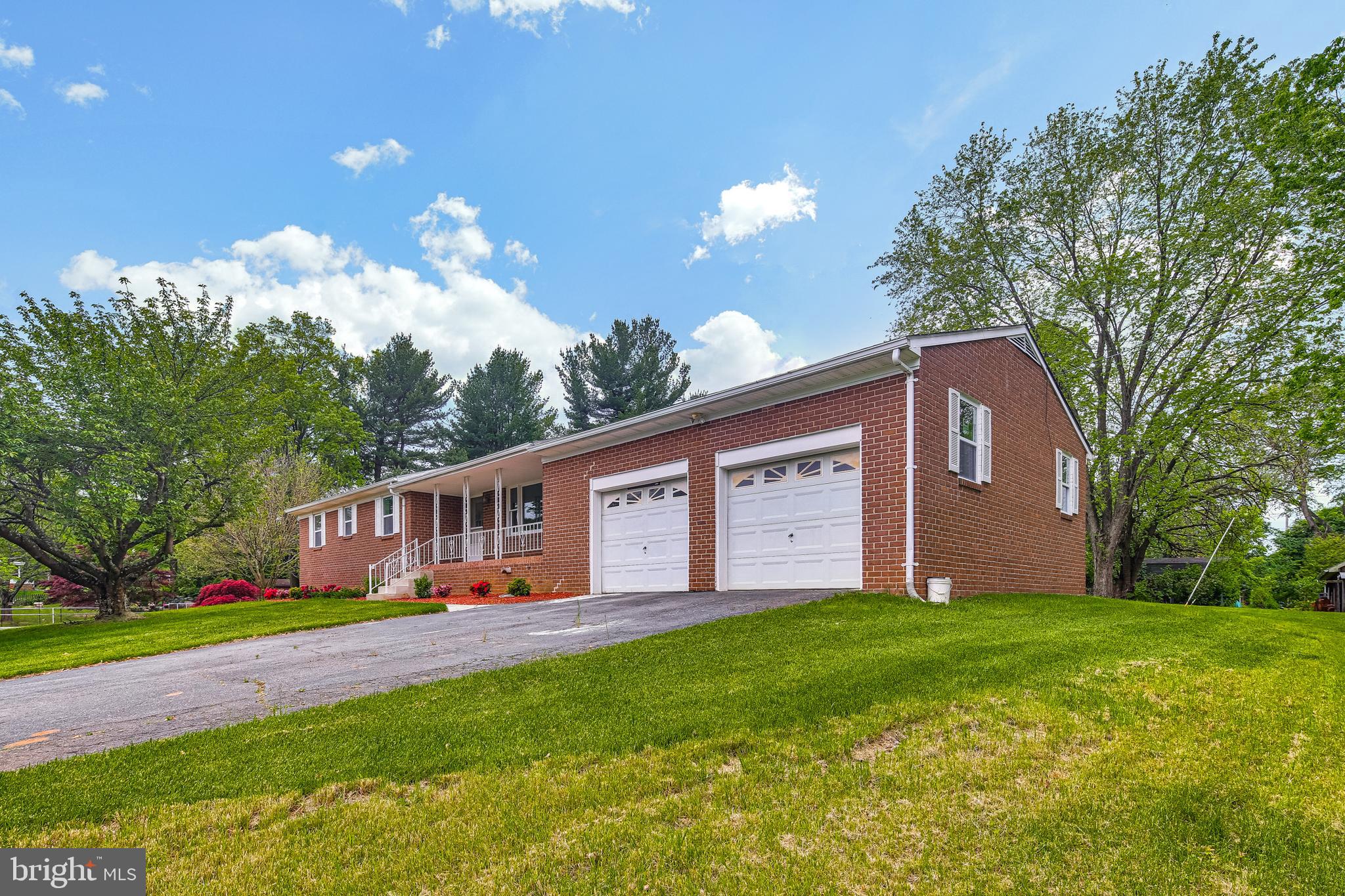 9736 Clover Heights Road Hagerstown, MD 21740 - Photo 2 of 23 Double Car Garage Extra Roomy