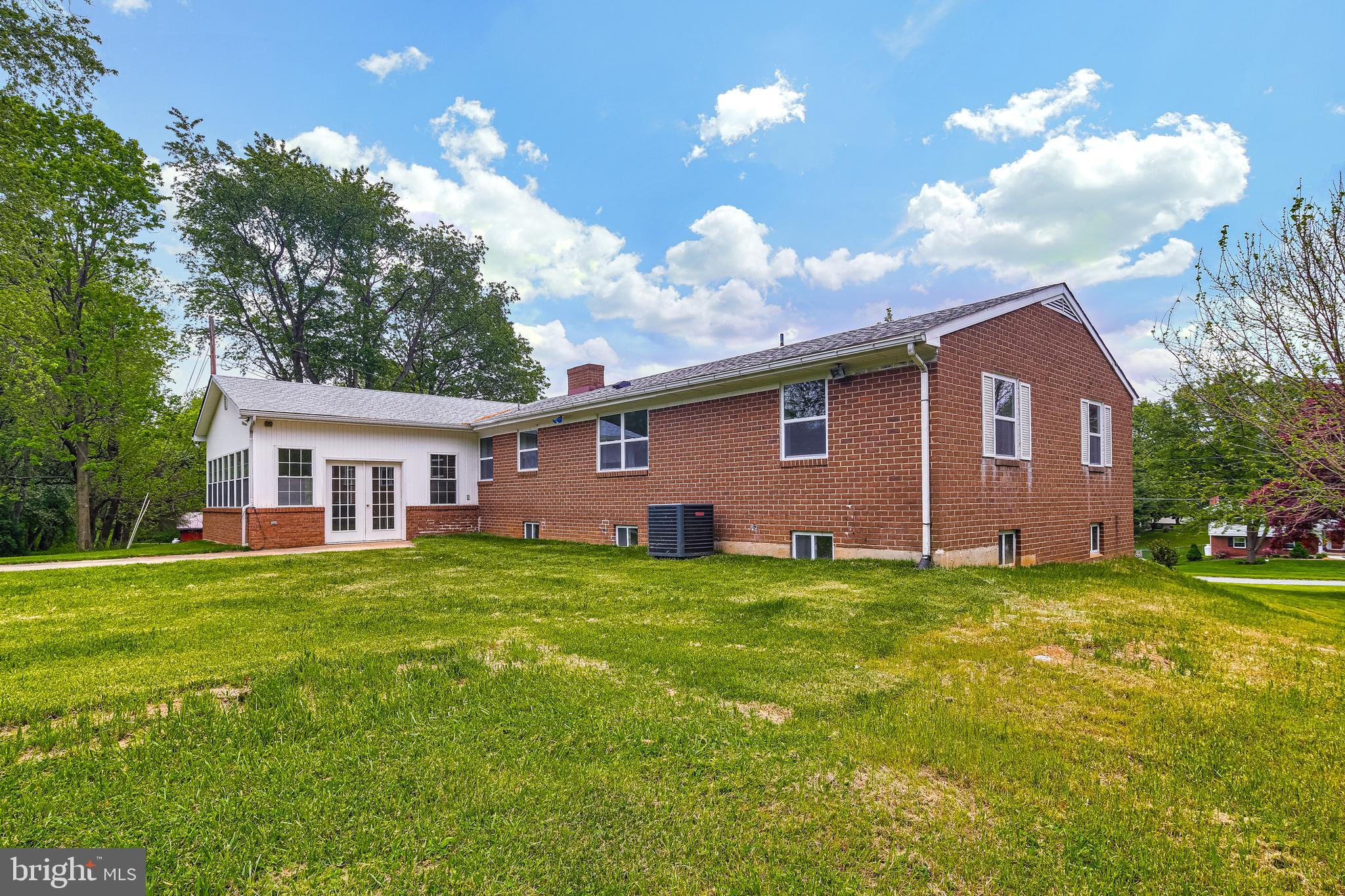 9736 Clover Heights Road Hagerstown, MD 21740 - Photo 4 of 23 Rear Exterior Right Side