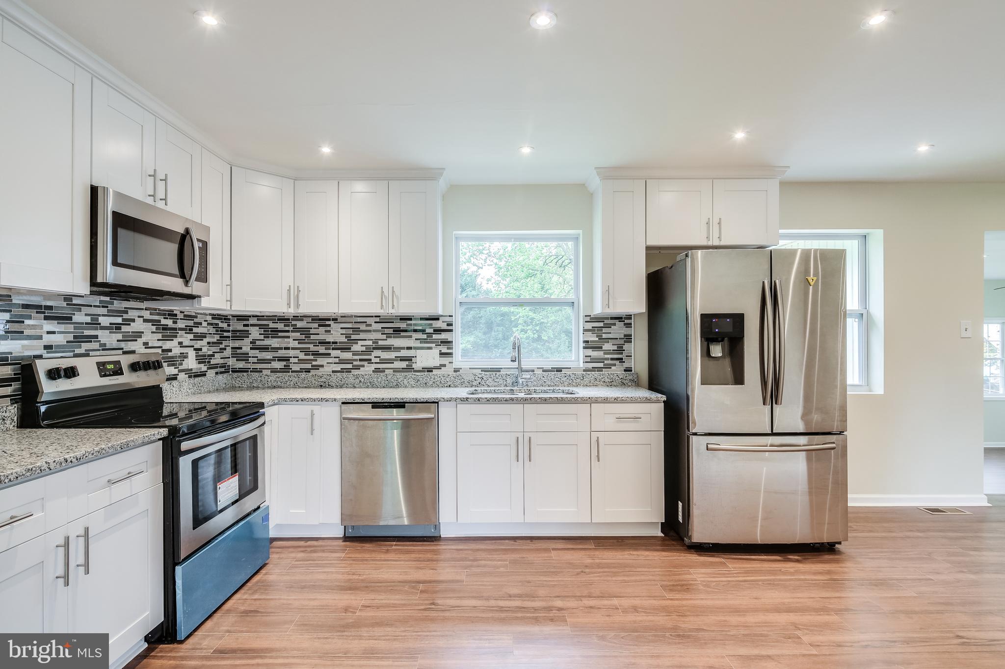 9736 Clover Heights Road Hagerstown, MD 21740 - Photo 9 of 23 Kitchen Stainless Steel Appliances