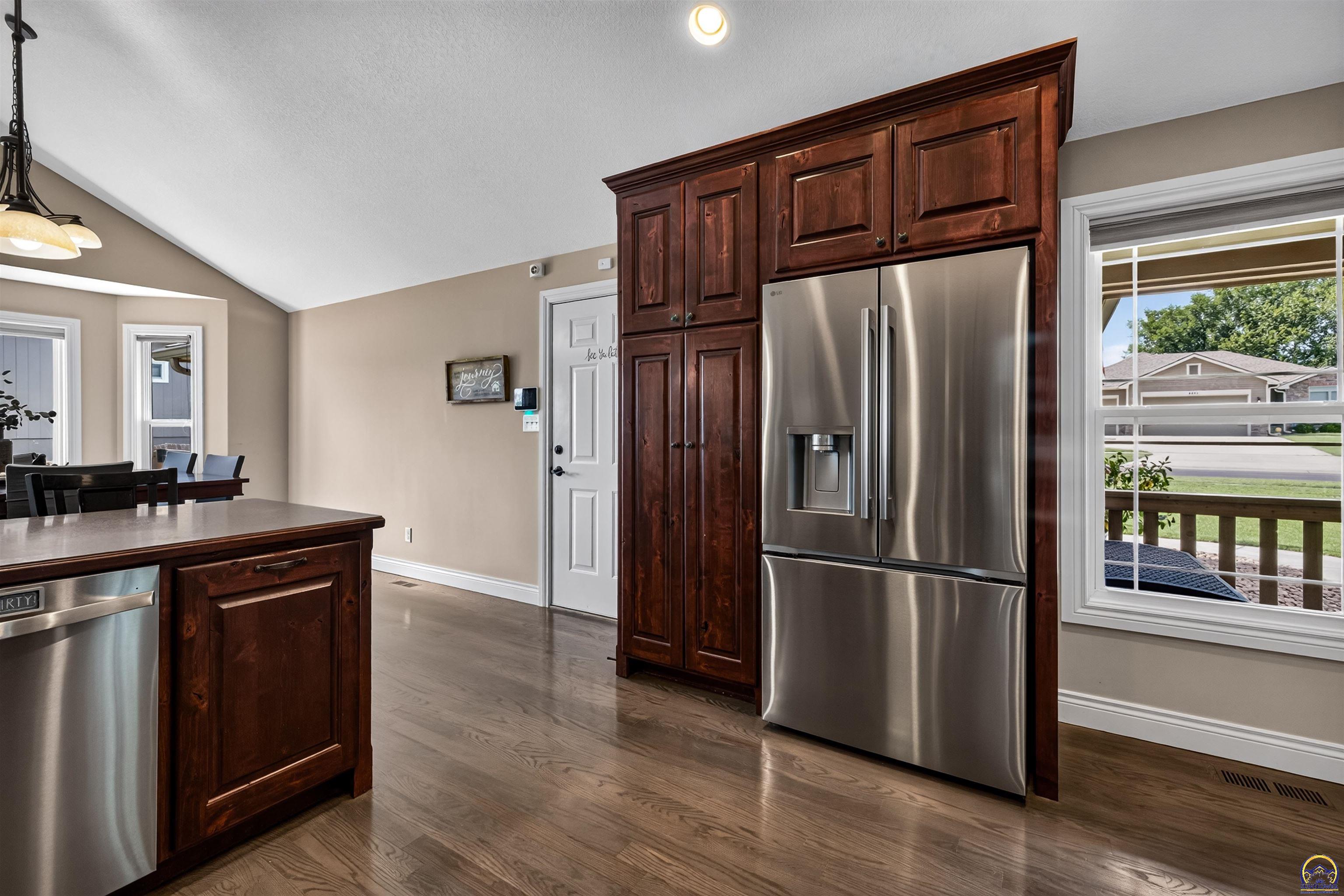 4436 Southeast Stone Creek Road Topeka, KS 66609 - Photo 9 of 44 Gallery Image 9