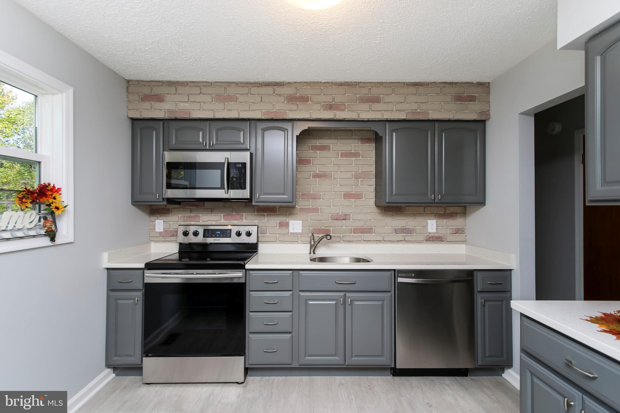 462 Ridge Road Westminster, MD 21157 - Photo 12 of 39 Beautifully updated Kitchen.