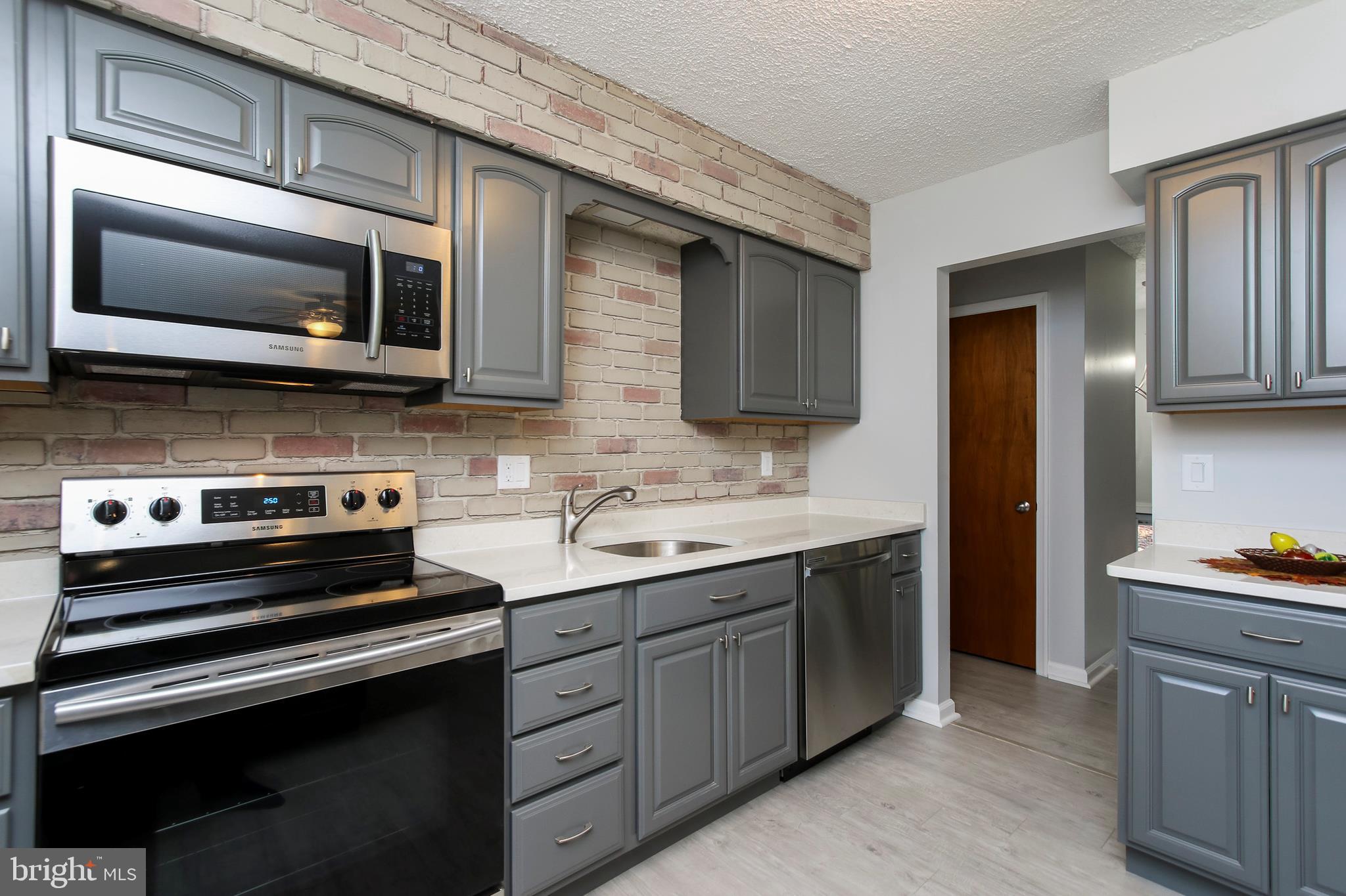 462 Ridge Road Westminster, MD 21157 - Photo 13 of 39 New Kraftmaid Cabinets and countertops.