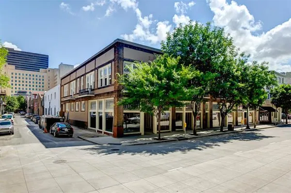$2,000 | 611 Julia Street, Unit F, New Orleans, LA 70130
