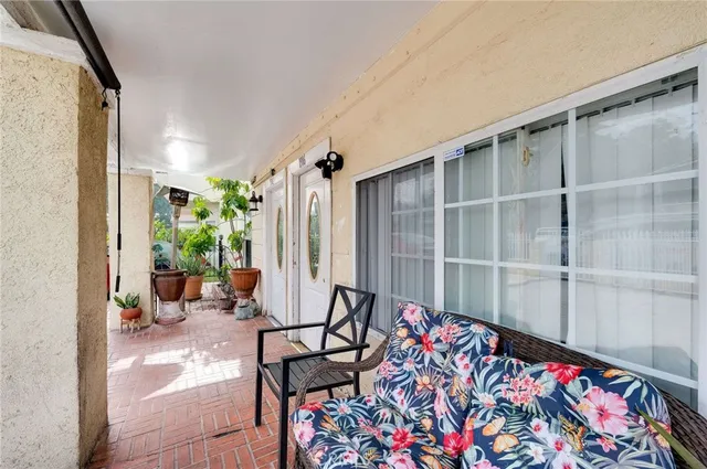 a very nice looking room with a chair