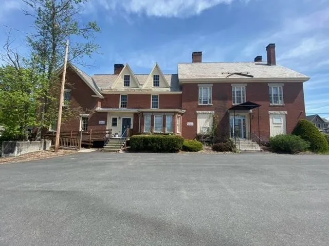 $1,050 | 109 Pleasant Street, Unit 3, Claremont, NH 03743