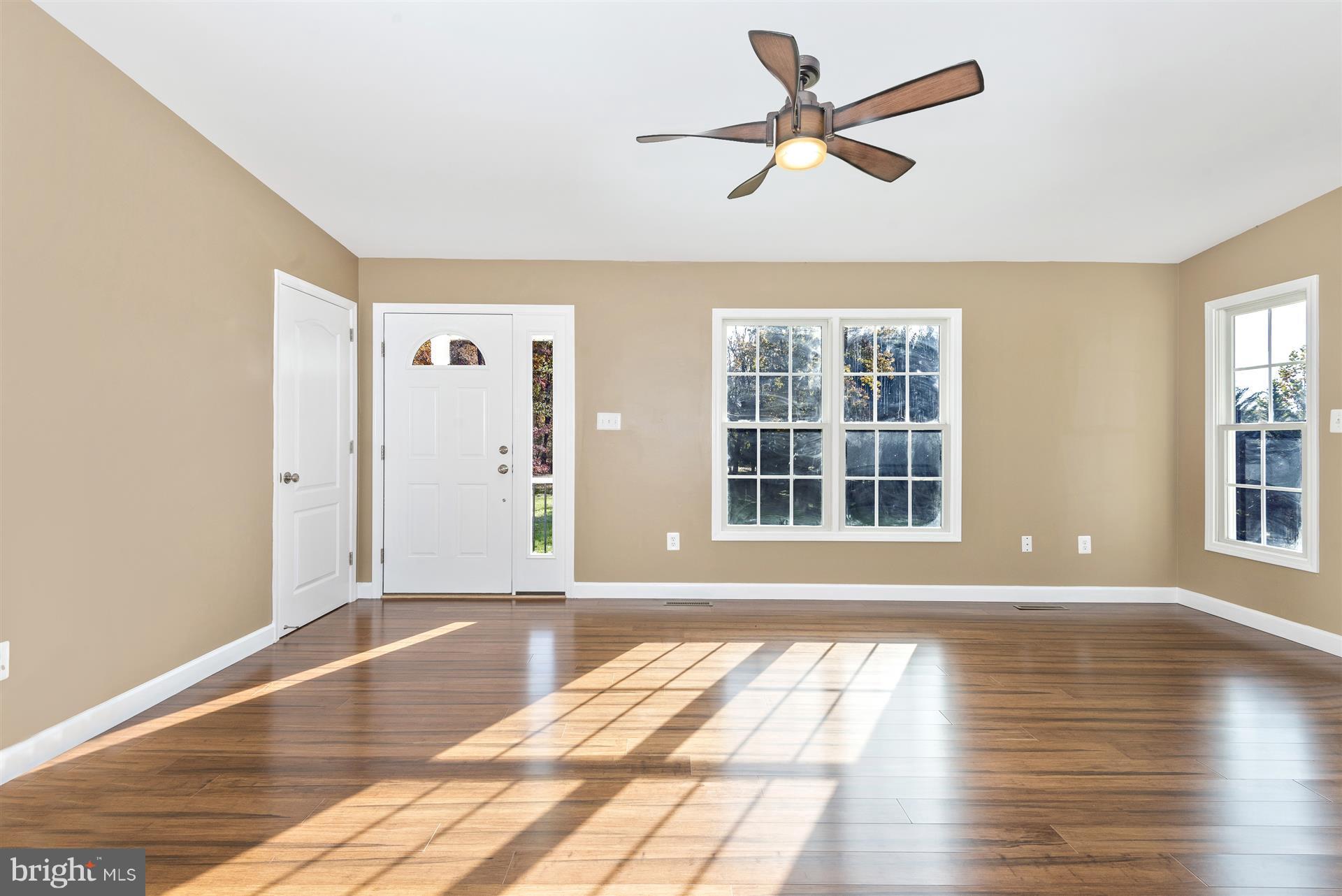 10462 Old Annapolis Road Frederick, MD 21701 - Photo 4 of 30 Living Room