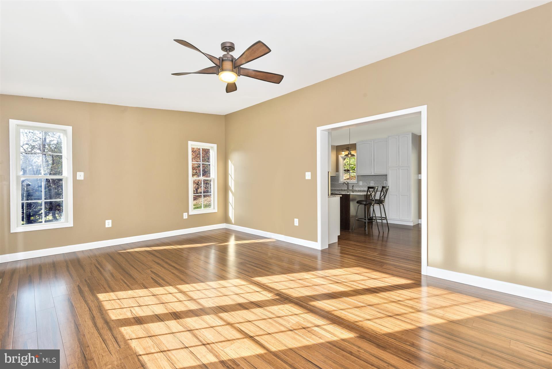 10462 Old Annapolis Road Frederick, MD 21701 - Photo 5 of 30 Living Room