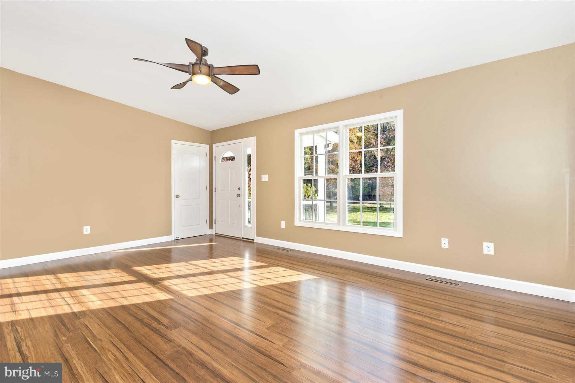 10462 Old Annapolis Road Frederick, MD 21701 - Photo 6 of 30 Living Room