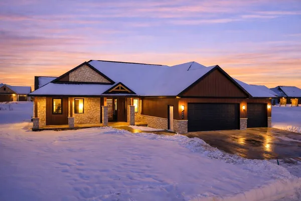$799,900 | 294 East Sweetwater Way, Appleton, WI 54913
