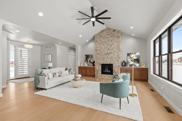 $799,900 | 294 East Sweetwater Way, Appleton, WI 54913