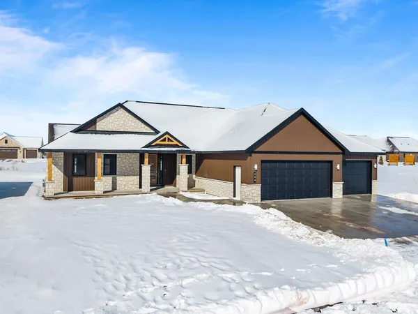 $799,900 | 294 East Sweetwater Way, Appleton, WI 54913