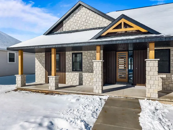 $799,900 | 294 East Sweetwater Way, Appleton, WI 54913