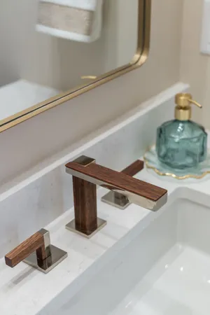 $799,900 | 294 East Sweetwater Way, Appleton, WI 54913