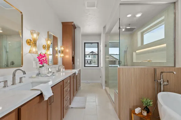 $799,900 | 294 East Sweetwater Way, Appleton, WI 54913