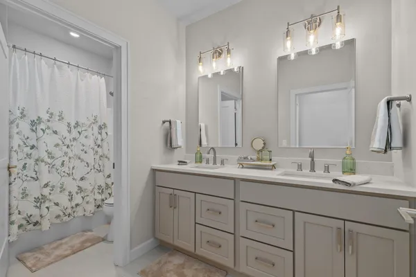 $799,900 | 294 East Sweetwater Way, Appleton, WI 54913