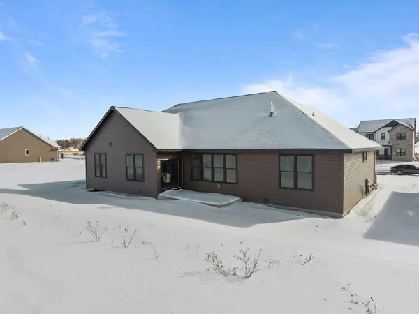 $799,900 | 294 East Sweetwater Way, Appleton, WI 54913