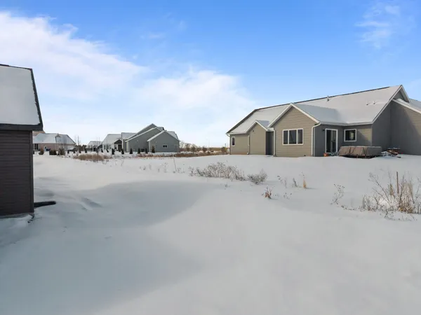$799,900 | 294 East Sweetwater Way, Appleton, WI 54913