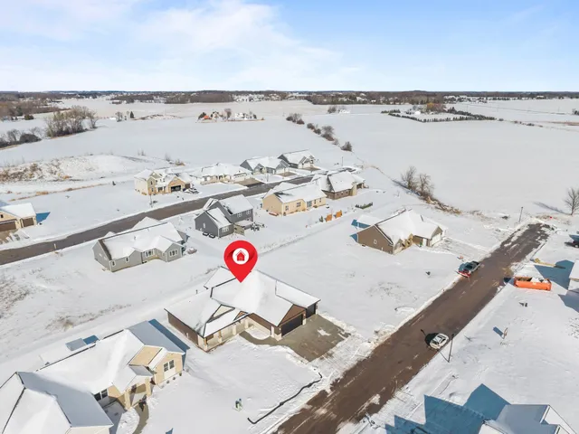 $799,900 | 294 East Sweetwater Way, Appleton, WI 54913