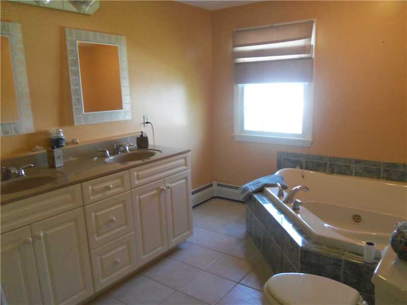 96 Conch Road Narragansett, RI 02882 - Photo 18 of 25 Master Bath/Spa.