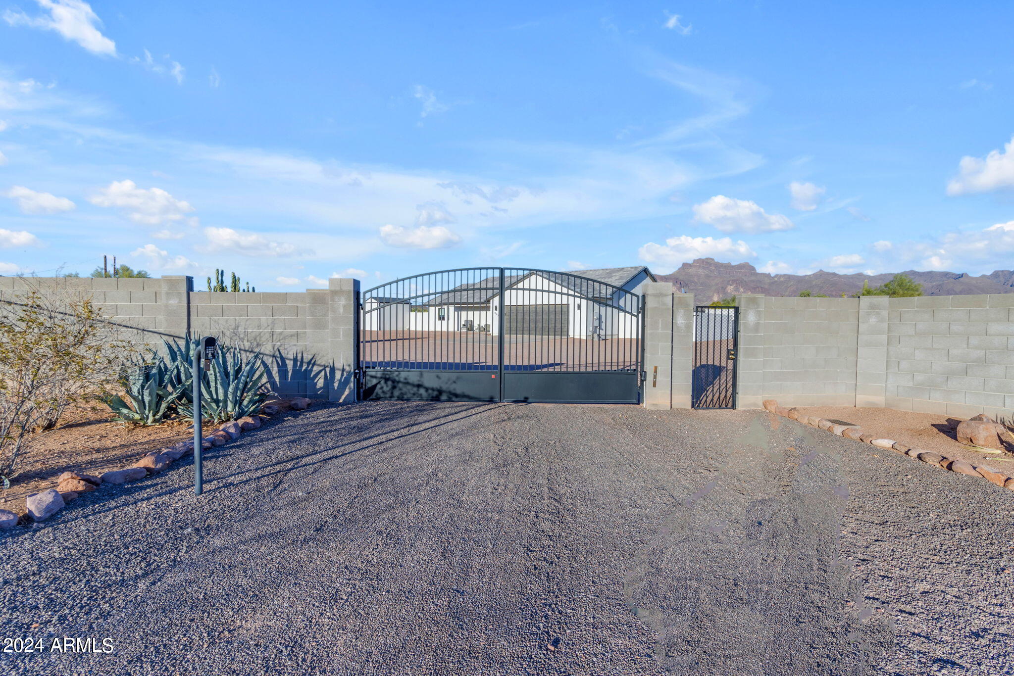 863 South Stagecoach Road Apache Junction, AZ 85119 - Photo 15 of 95 21-web-or-mls-21_004_a4m_br