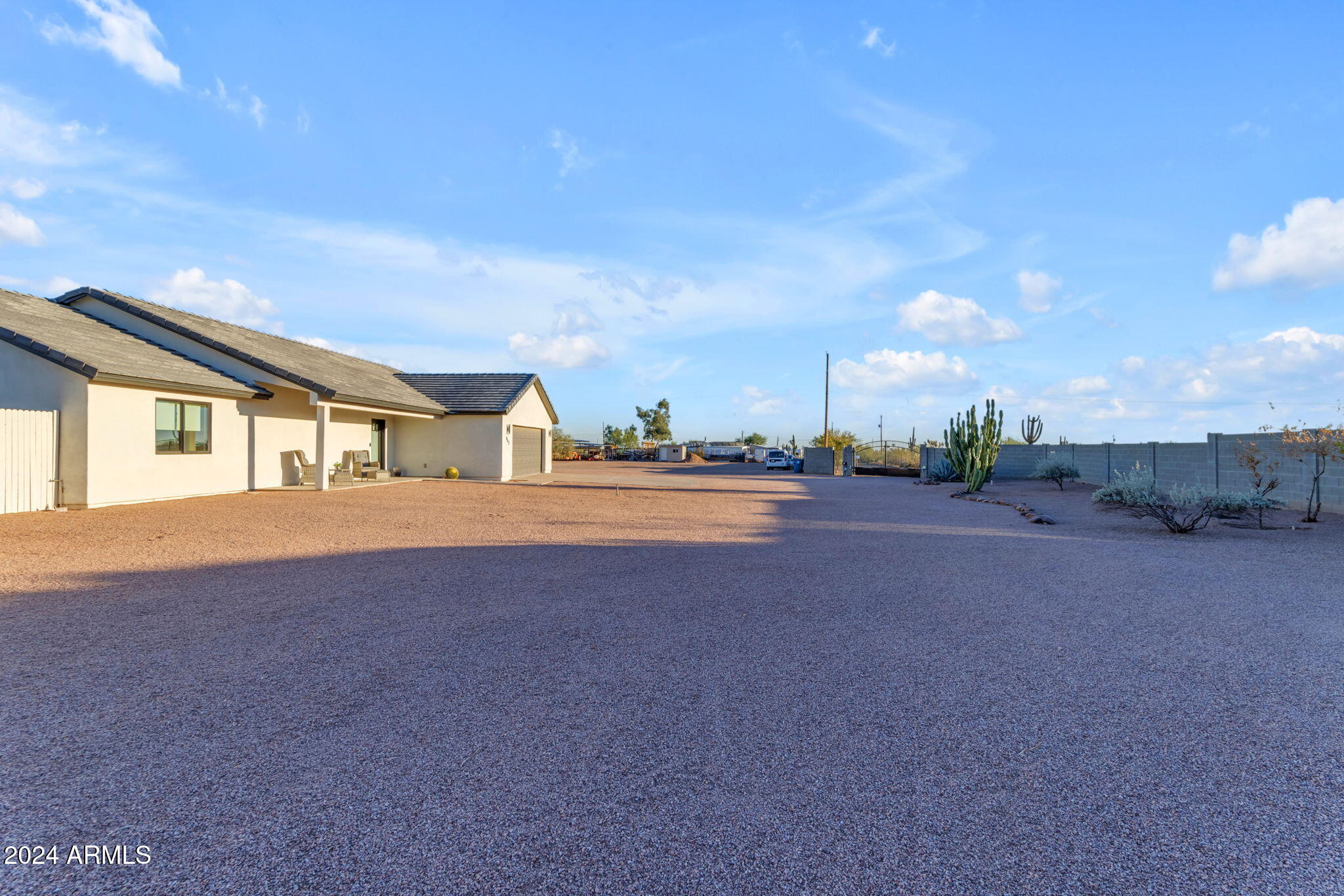 863 South Stagecoach Road Apache Junction, AZ 85119 - Photo 19 of 95 26-web-or-mls-26_016_a4m_br