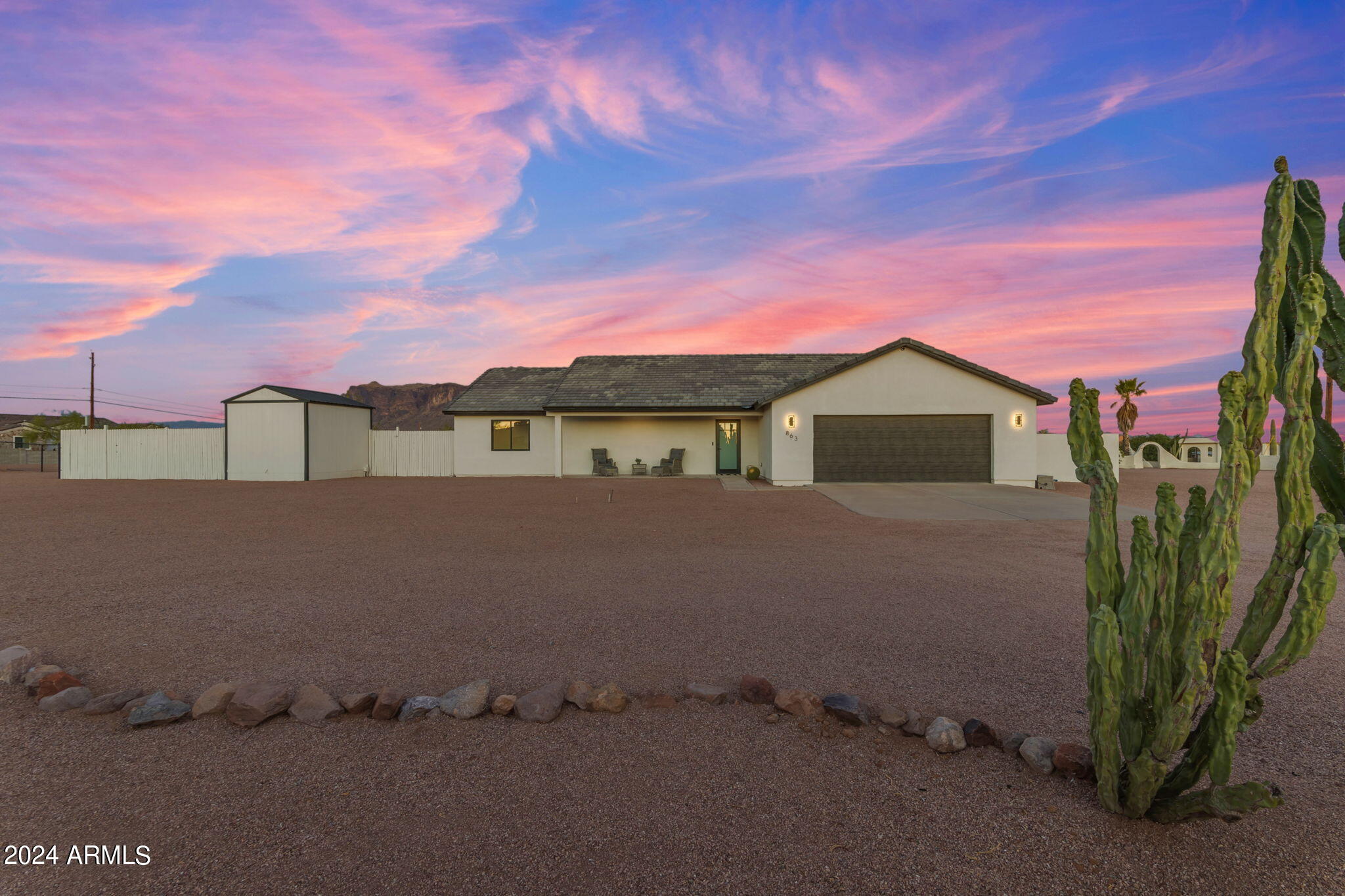 863 South Stagecoach Road Apache Junction, AZ 85119 - Photo 4 of 95 4-web-or-mls-4_295_a4m_br