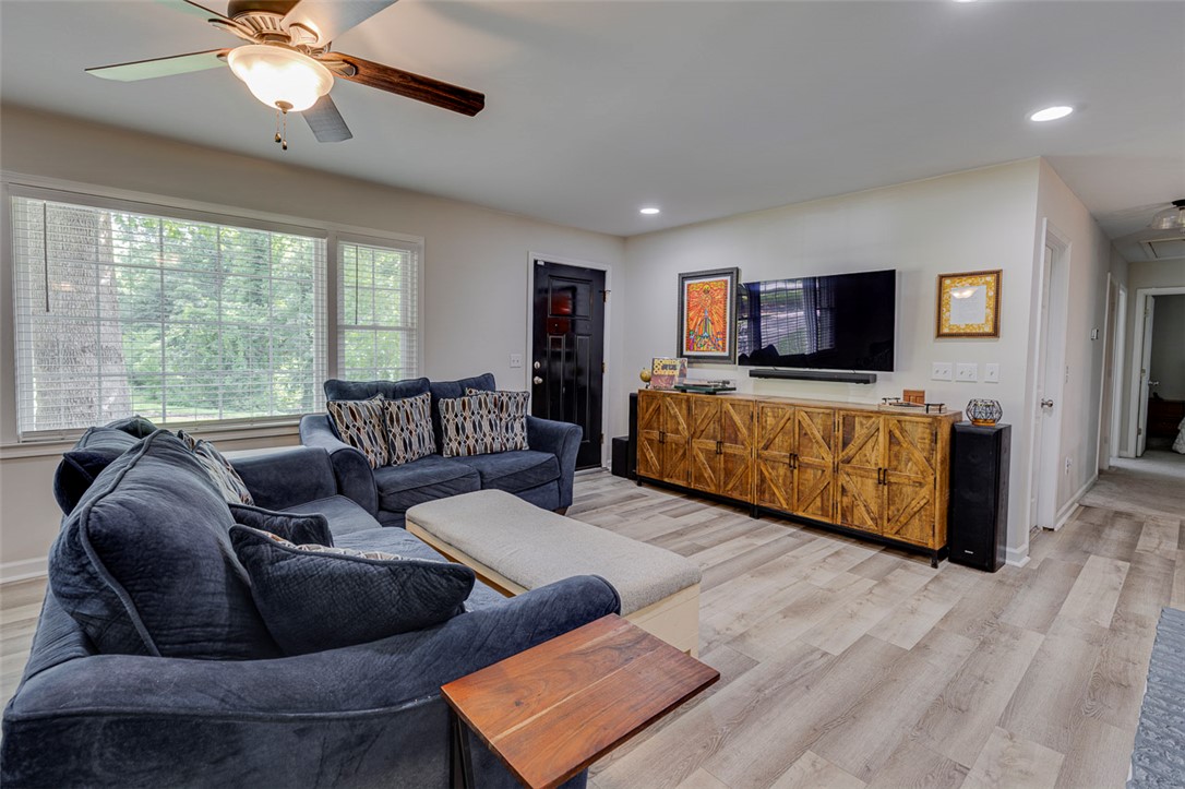 4030 Creekside Drive Seneca, SC 29672 - Photo 5 of 35