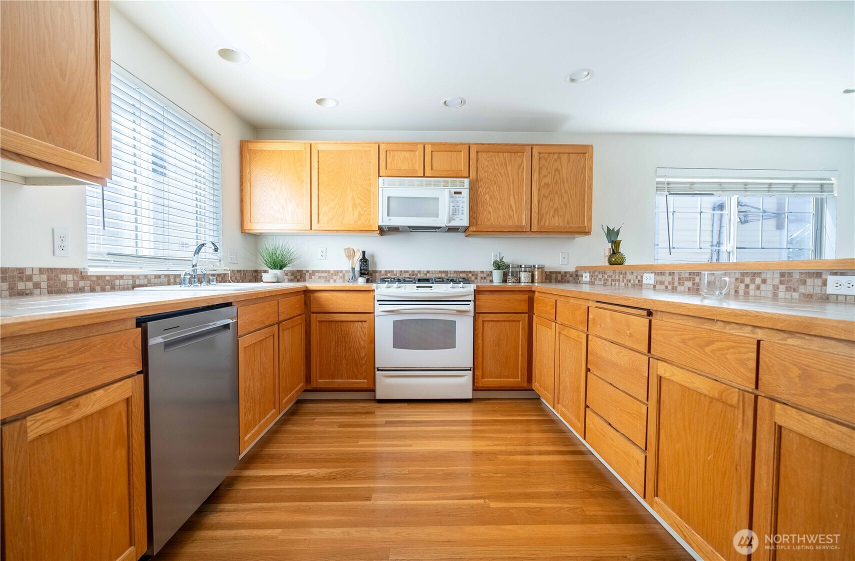 8520 Midvale Avenue North, Unit A Seattle, WA 98103 - Photo 6 of 32