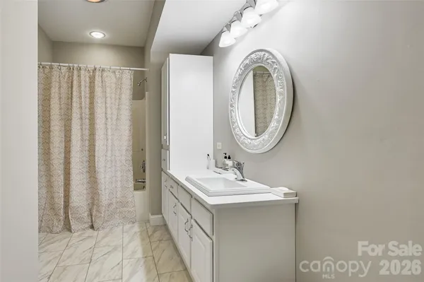 $775,000 | 43 Kuykendall Court, Hendersonville, NC 28739