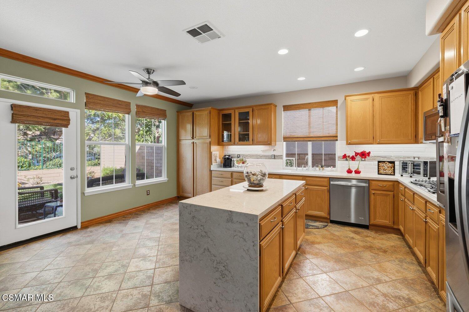139 Park Hill Road Simi Valley, CA 93065 - Photo 9 of 30 020_cjp_1691_134