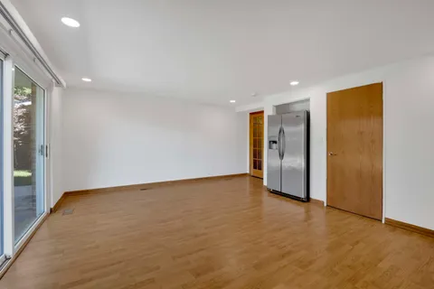$565,000 | 9138 4 Winds Way, Skokie, IL 60076