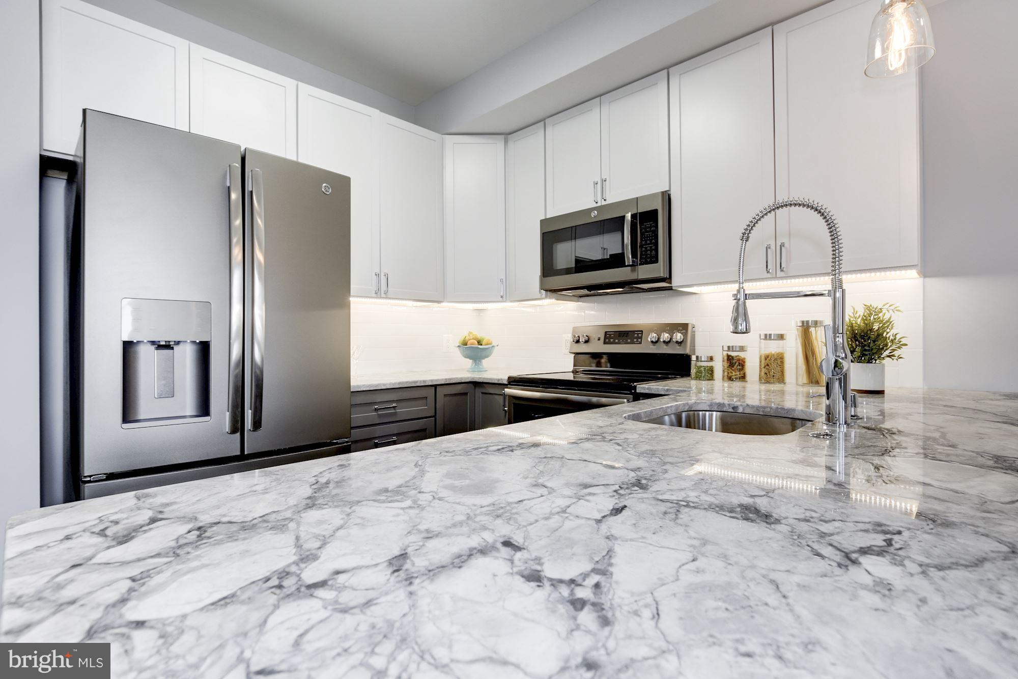 Quartz counters, Full size Slate GE appliances
