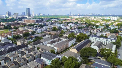 $465,000 | 610 Leverkuhn Street, Houston, TX 77007