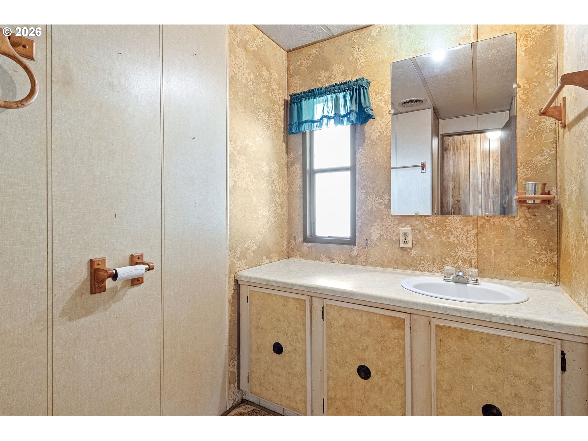 4950 Foothill Boulevard Grants Pass, OR 97526 - Photo 15 of 43 a bathroom with a sink and a mirror