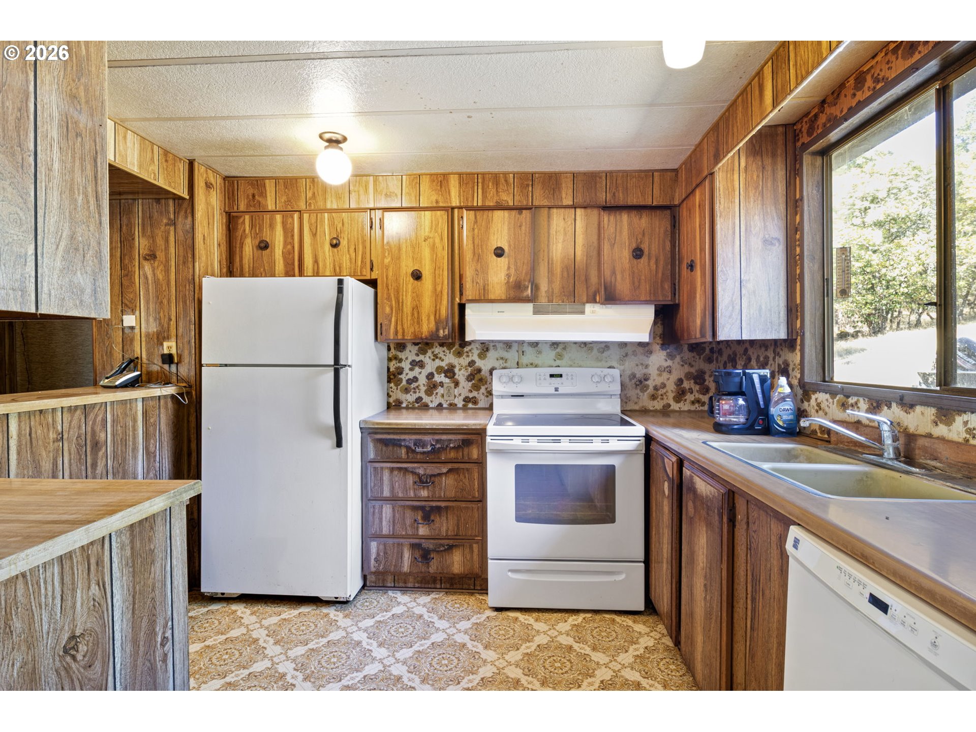 4950 Foothill Boulevard Grants Pass, OR 97526 - Photo 8 of 43 a kitchen with refrigerator cabinets and a sink