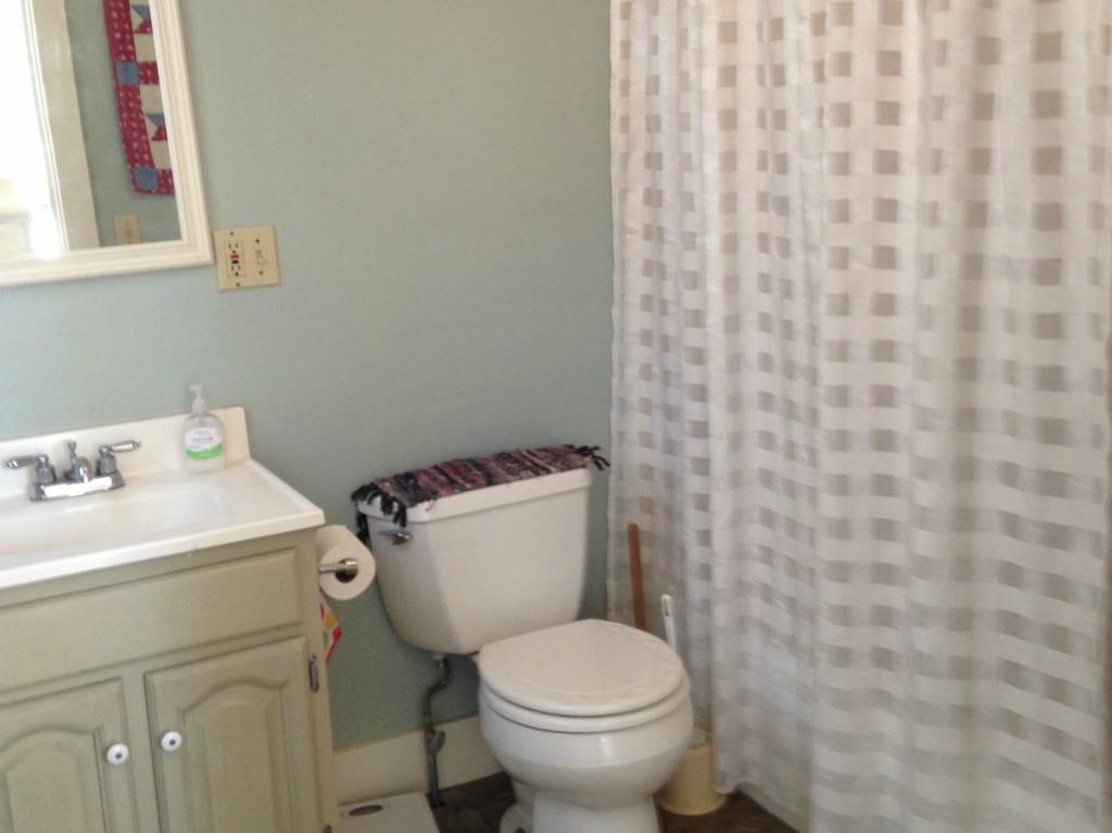 21 West Neck Road Nobleboro, ME 04555 - Photo 26 of 31 Full bathroom with generous closet...