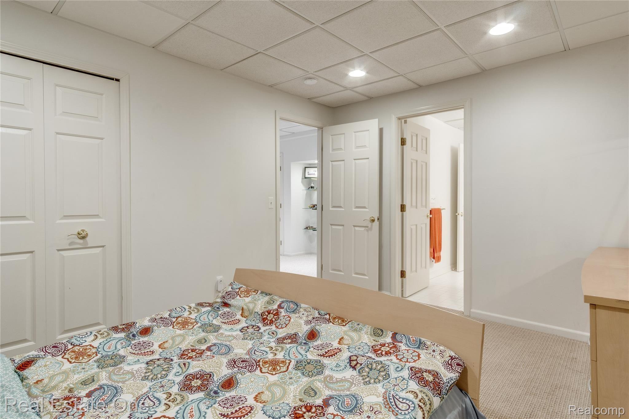 2802 Eagle Drive Rochester, MI 48309 - Photo 72 of 78 Interiors (69 of 69).jpg