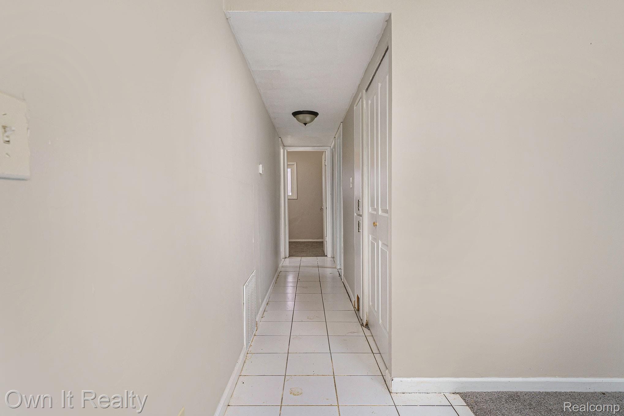 143 West Kennett Road Pontiac, MI 48340 - Photo 11 of 25 DSC00874.jpg