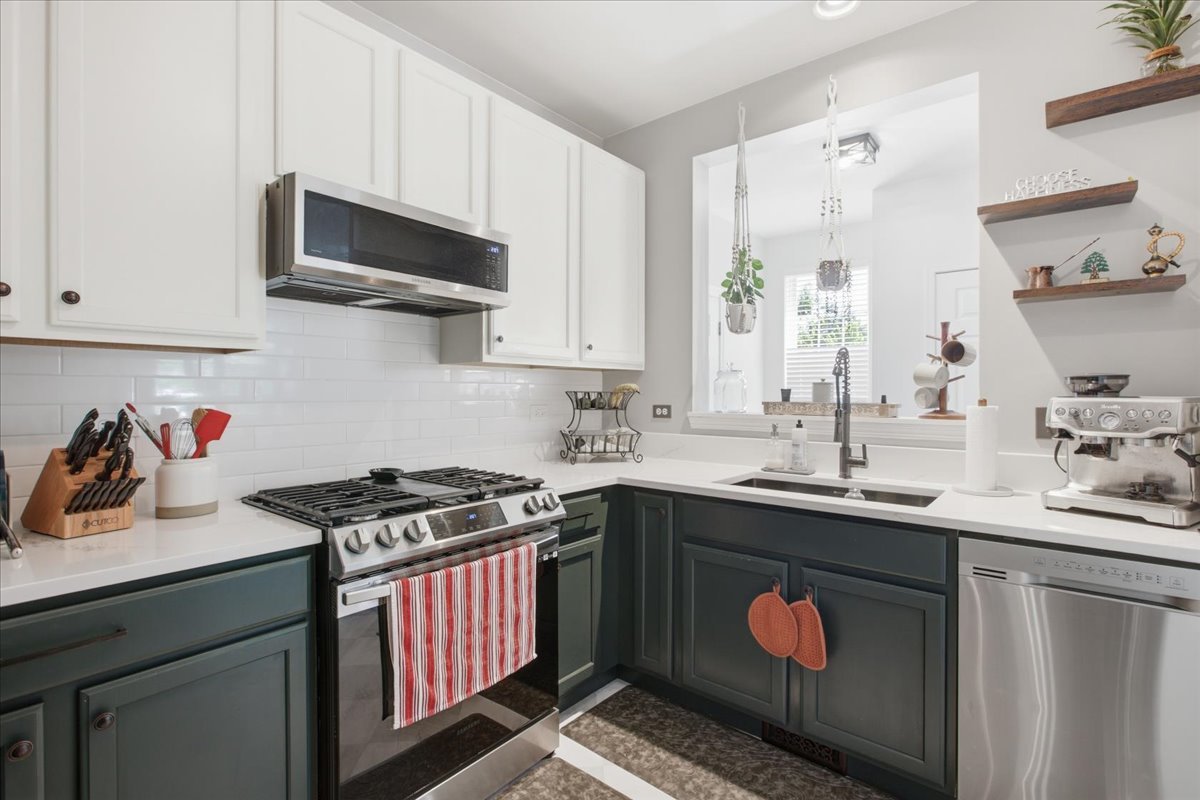 3097 Falling Waters Lane Lindenhurst, IL 60046 - Photo 5 of 10