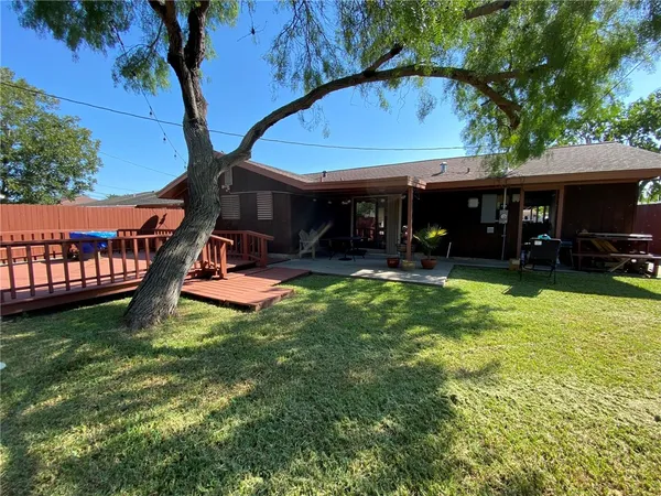 $1,700 | 5610 Tanglewood Drive, Corpus Christi, TX 78412