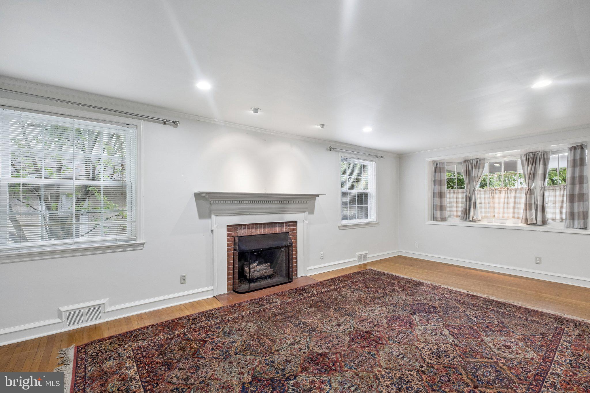 2398 Hollis Road Havertown, PA 19083 - Photo 5 of 27