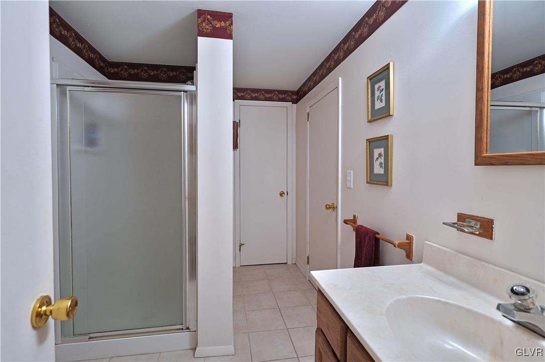 3226 Darien Road Bethlehem, PA 18020 - Photo 29 of 40 Full bathroom of in-law apartment - with full line