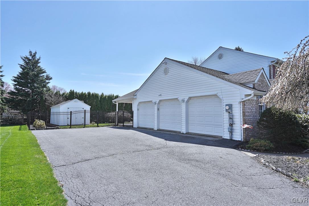 3226 Darien Road Bethlehem, PA 18020 - Photo 39 of 40 Three car garage.