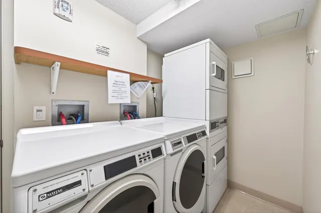 $138,500 | 26 West 10th Street, Unit 2004, St. Paul, MN 55102